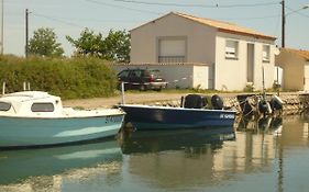 La petite maison au bord du canal T2 - 3étoiles -